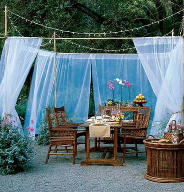 idée de conception de jardin - effet bleu-transparent-rideaux-élégant