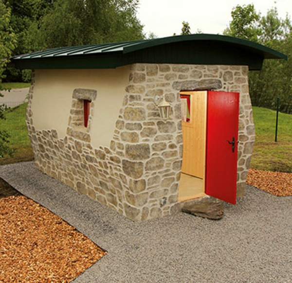 градинска къща от каменна врата в червено