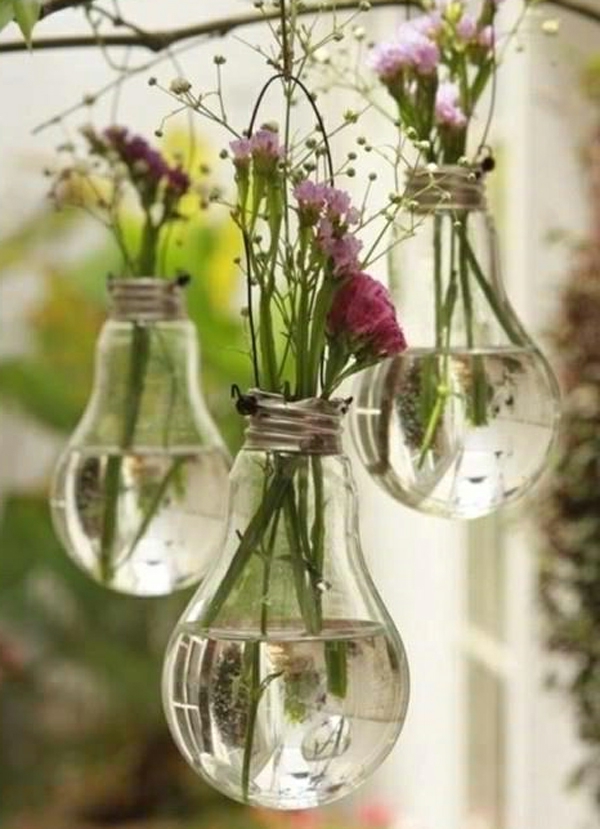 jardinage-faire soi-même-fleurs-dans-ampoules -très intéressant