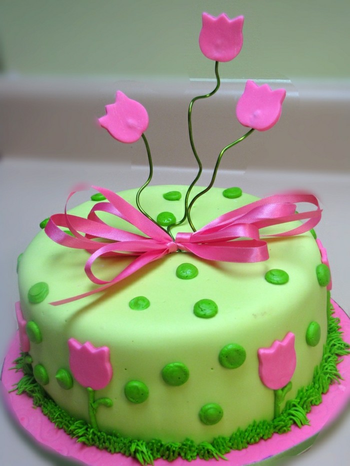 كعكة عيد ميلاد-وصفات-الصغيرة لذيذ فطيرة في والأخضر والوردي
