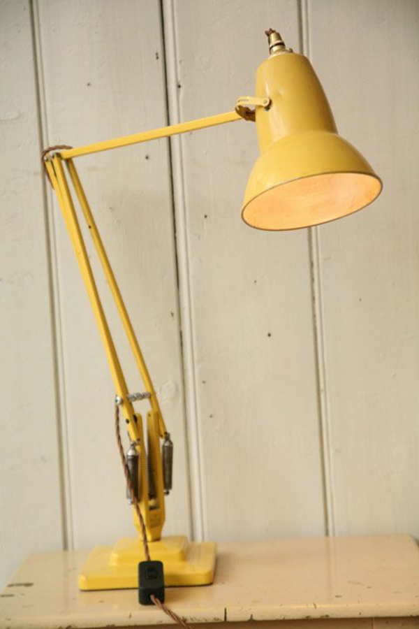 жълто-красива настолна лампа дизайн идея