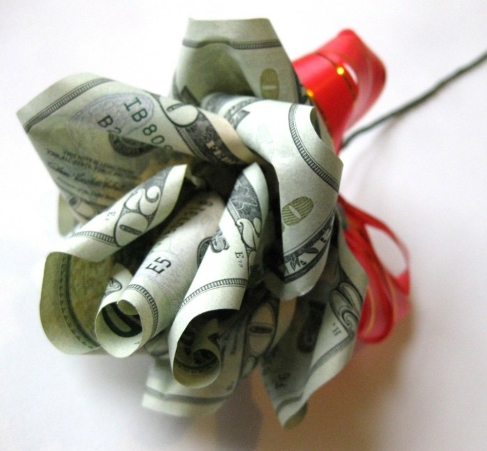 doblar se levantó del billete de banco, idea creativa del regalo para hacer, hacer regalos del dinero usted mismo