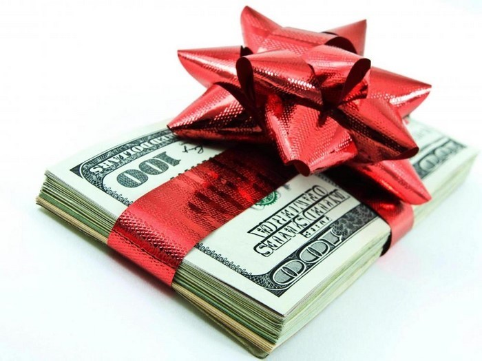паричен подарък сватба пари опаковани-с-а-група