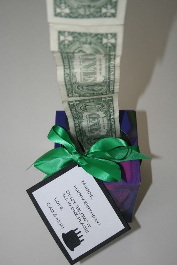 паричен подарък-сватба-подарък на пари-с-зелено-лента