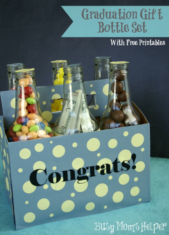 Botellas llenas de caramelos y billetes para la fiesta de graduación, ideas creativas para regalos de dinero para imitar