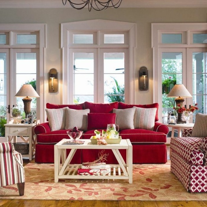 уютен съоръжение Красиви цветен шаблон флорални мотиви Red Couch