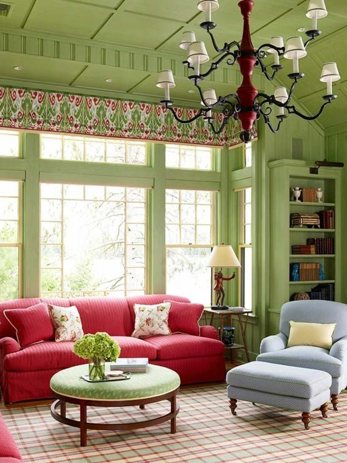 udoban dnevni boravak interijera-zeleno-zidovi-strop-plava fotelja Crvena Kauč obojena akcenti