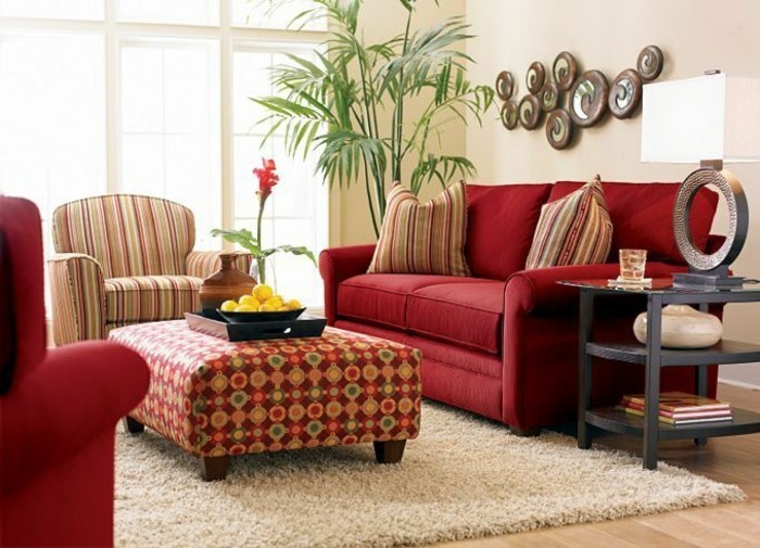 acogedora sala de estar-hermosa planta de muebles de decoración de la pared sofá rojo en maceta