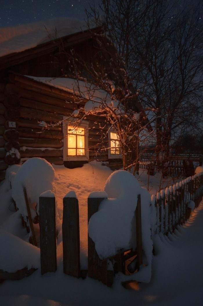 ζεστή και ρομαντική φωτογραφία-of-house-in-χιόνι