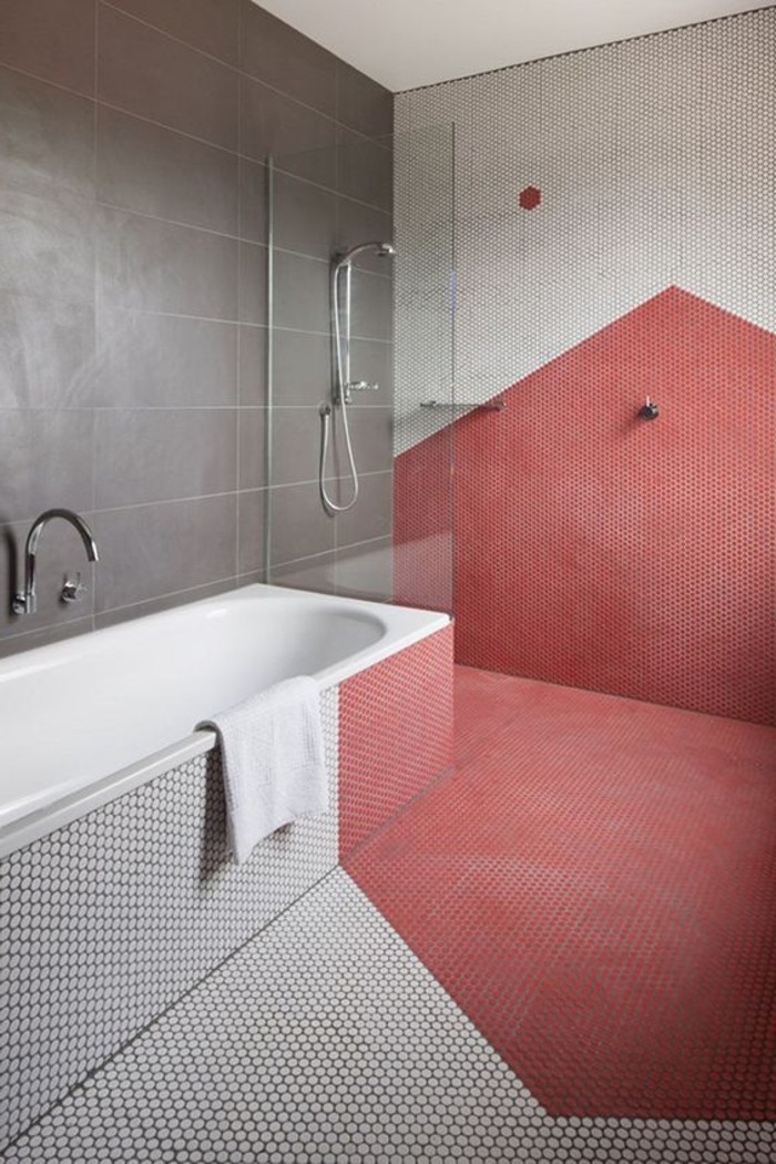 ज्यामितीय-बाथरूम डिजाइन-साथ-दर्पण प्रभाव