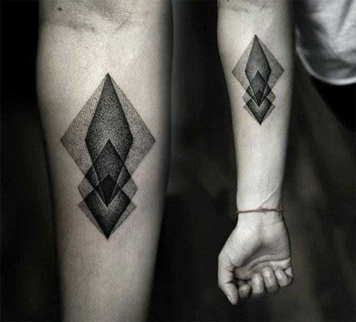 geometrinen tatuointi ideoita miehille Kyynärvarren Tattoo