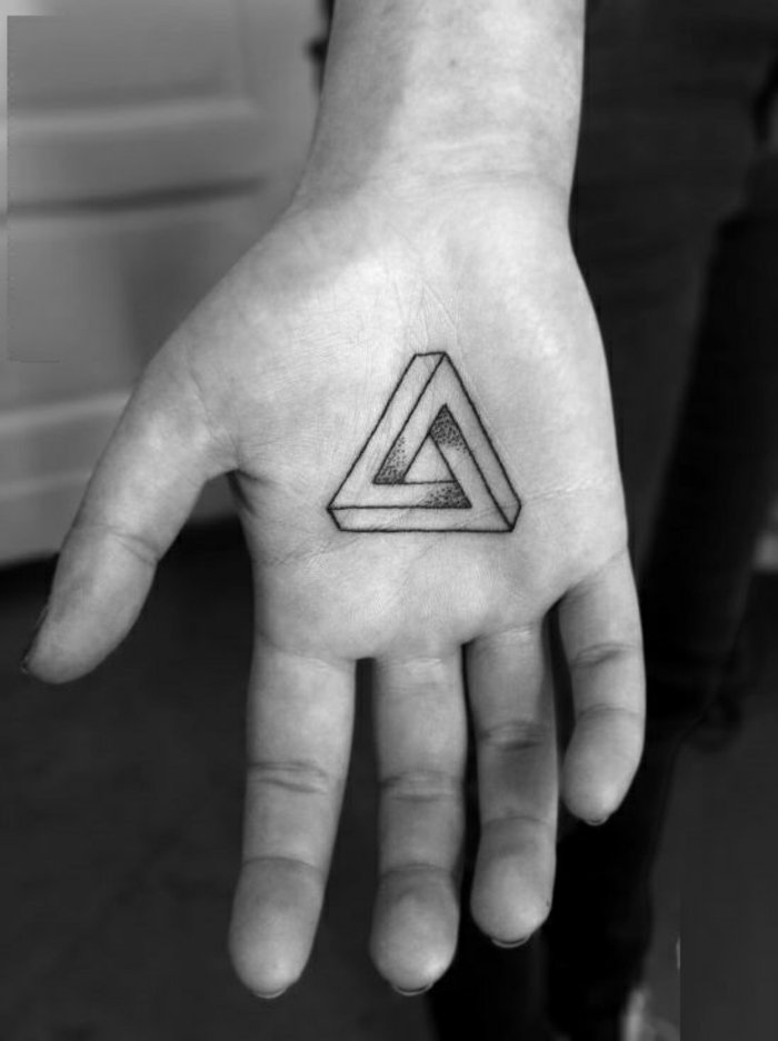 geometrinen tatuointi-the-kämmen-delta-esitys