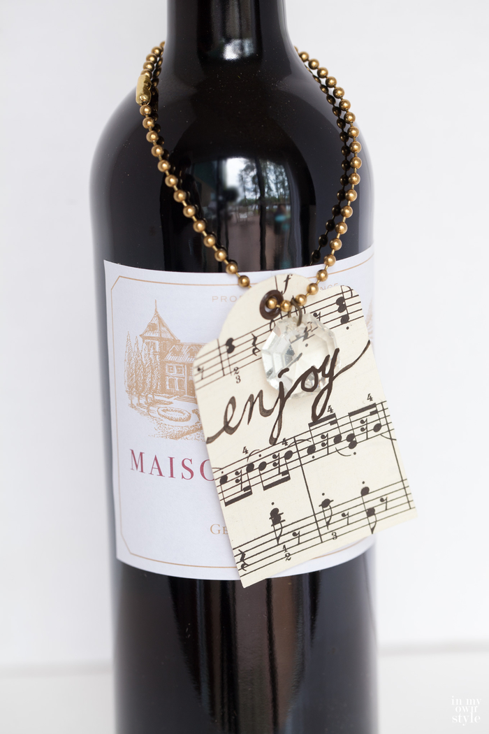 бутилка етикет с бележки, декориране на вино и раздаване, дий идея