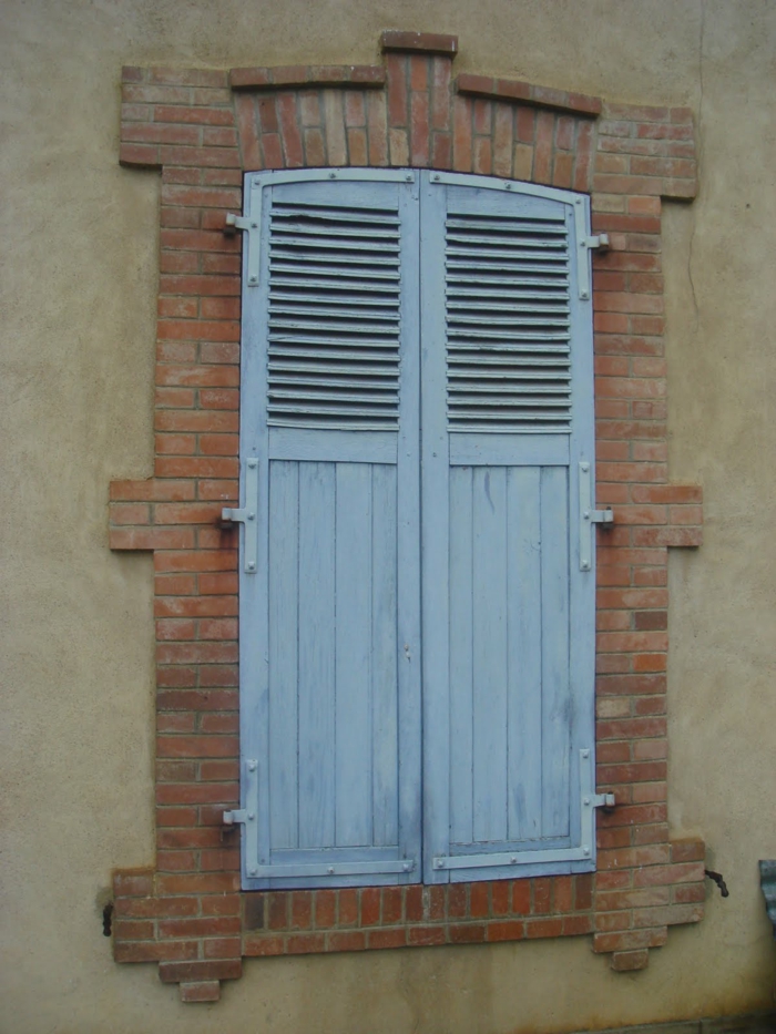 madera azul cerrada ventana del obturador