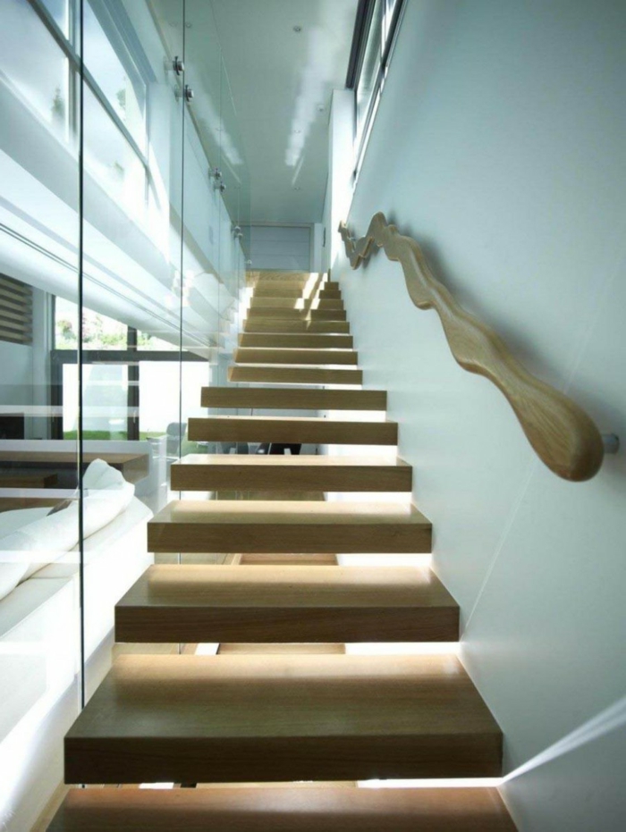קיר זכוכית, מדרגות, כאילו מרחף מעקה עם צורה מעניינת - רעיונות מדרגות