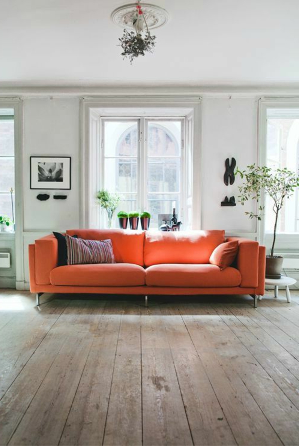 възможности за по-дневен оранжев дизайнерски диван