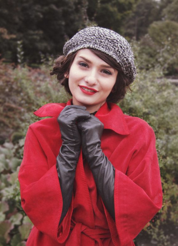 محبوك الفرنسية بونيه معطف أحمر وقفازات سوداء جلدية أنيقة، رومانسية