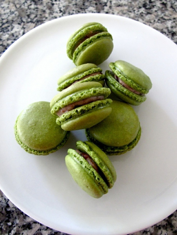 egészséges recepteket-with-Matcha-macaroons-in-zöld színű, finom desszert--in-pénztári
