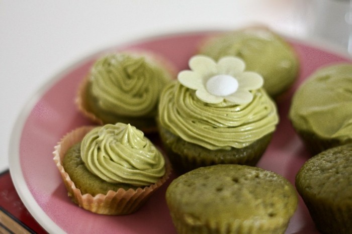 здравни здрави-храненето-Matcha-кифли-украсяват с фондан-цвете-деко-малко от muffins-