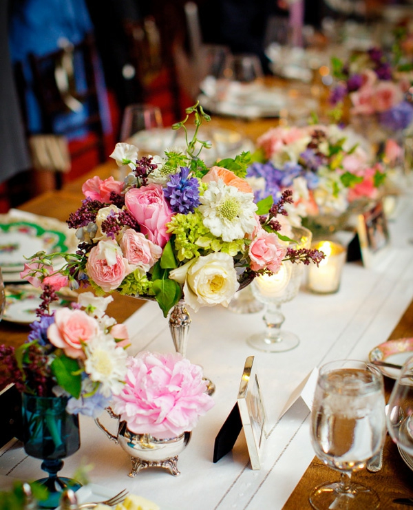 merveilleux décoration de table arrangements floraux table d'été planification de mariage