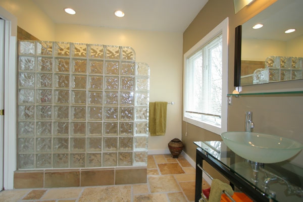 Los ladrillos de vidrio-por-ducha-elegante diseño