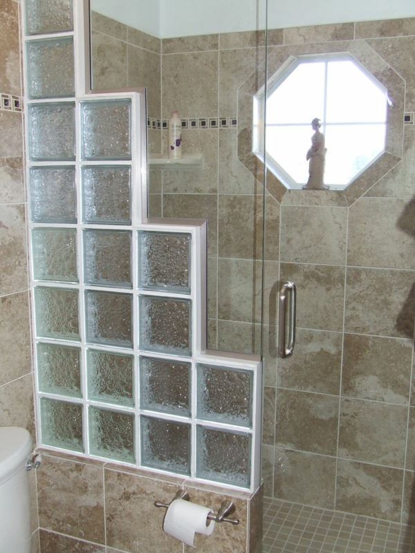 Los ladrillos de vidrio-por-ducha-elegante-mirar