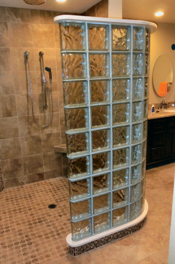 Los ladrillos de vidrio-por-ducha-moderno diseño