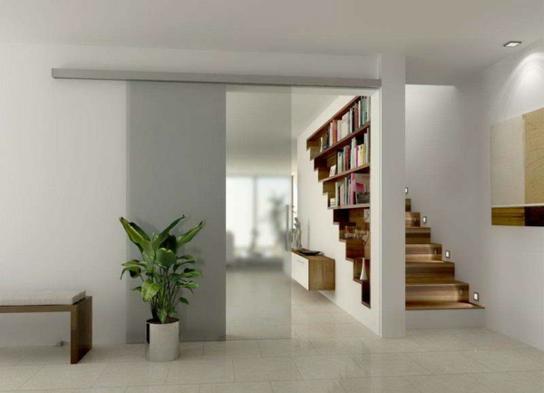 porte coulissante en verre à l'intérieur très belle chambre avec des escaliers et des étagères