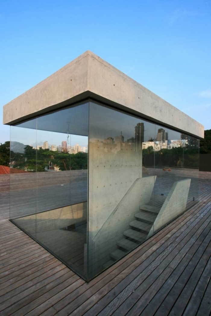 стъклена стена-тераса-сиво-дизайн