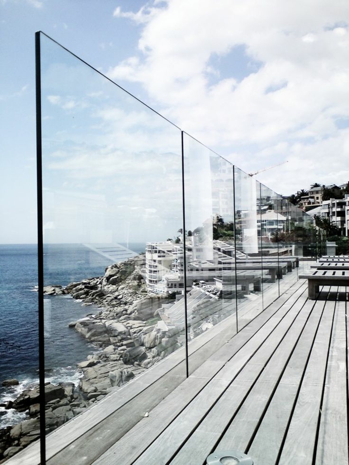 стъклена стена-тераса-модерен-обзавеждане-хладен-дизайн