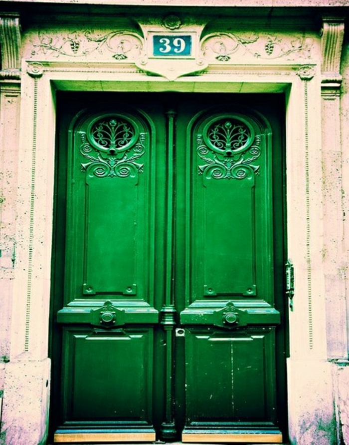 puerta de la casa verde de edad aristocrática vendimia-bella