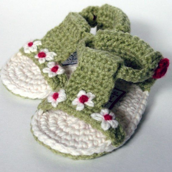 verde-bebé sandalias con-flores-crochet-hermosa-ideas-crochet-para-baby-crochet-gran-diseño-häkeln-