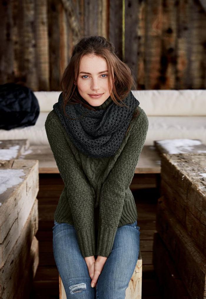 verde-jersey-hermosa-modelo para las señoras de la bufanda de lana suéter irlandés