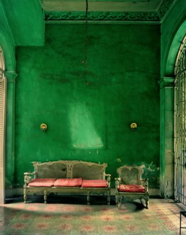 الخضراء الجدران في غرفة القوطية