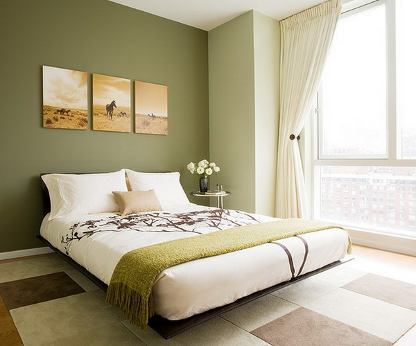 zeleni zid dizajn-za-spavaća soba-tri slike-an-der-zid