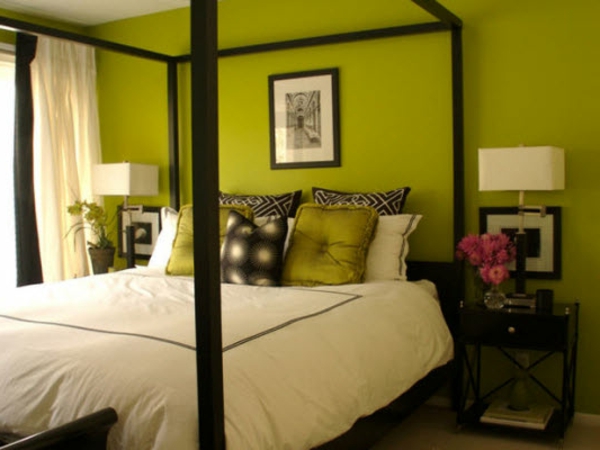 हरे रंग की दीवार डिजाइन के लिए बेडरूम-साथ एक सुंदर-पलंगों