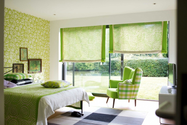 zeleni zid dizajn-za-spavaća soba-s-sjenila