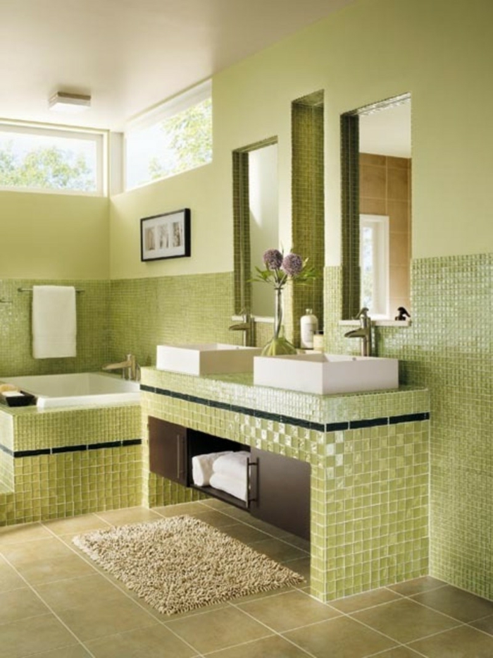 zöld-fürdőszoba-belső-fényes mozaik csempe