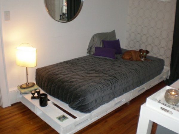 sivo-duvet pokriva i krevet-of-paleta