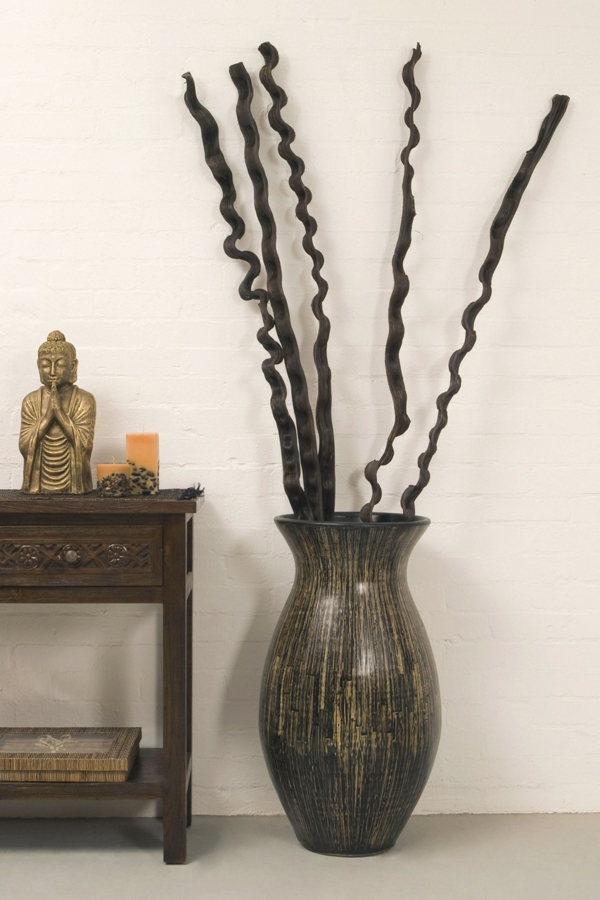 szürke padló vázával dekorációval - buddha ötletekkel
