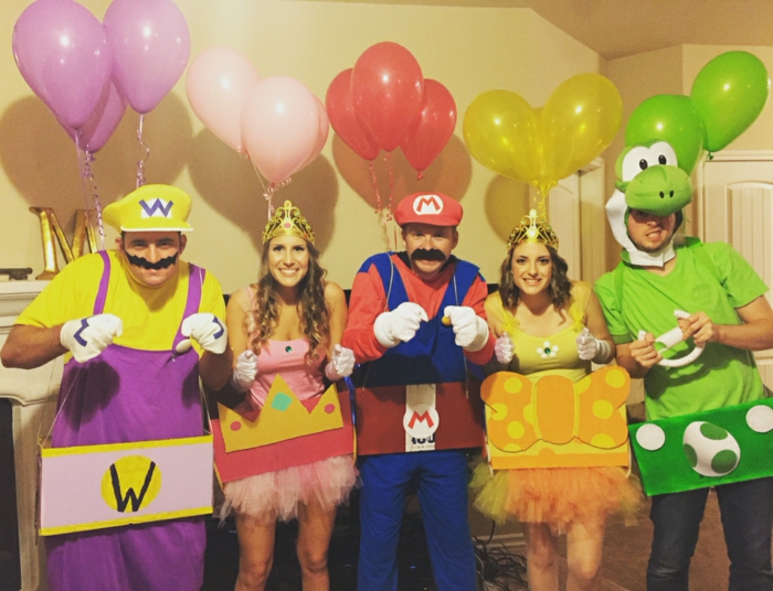 Mario Cars костюм група от известната игра на Nintendo