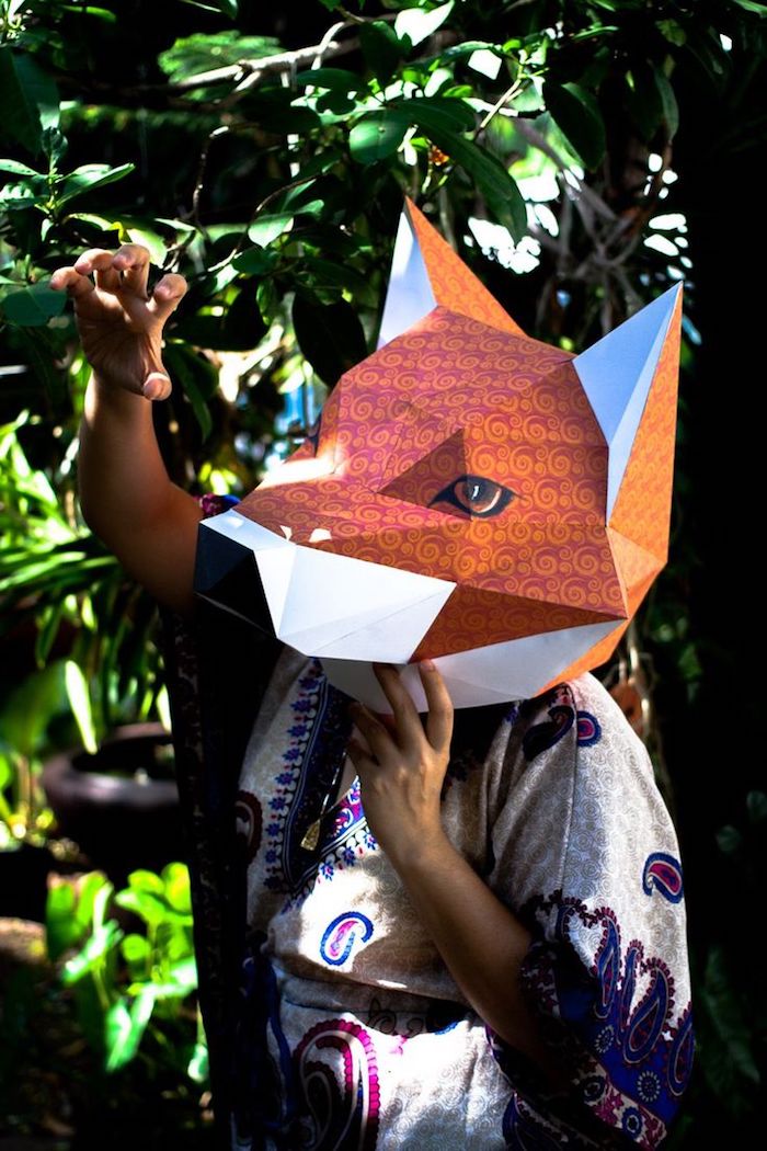 Učinite maskotu Halloween - napravite masku lisica u narančastoj boji od kartona