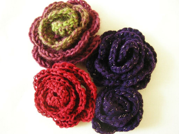 Kukičanje s-lijepih-cvijeće-u-raznim-boja-ruža-crochet-