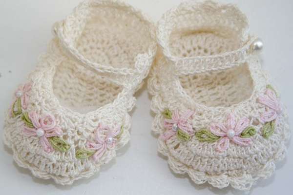 crochet-para-baby-crochet-bebé zapatos-con-hermosa-diseño-bebé zapatos-para-chicas
