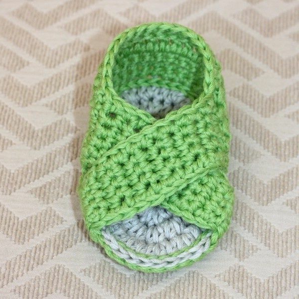 crochet-para-baby-crochet-bebé zapatos-con-hermosa-diseño-en-verde-