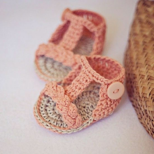 heklanje-za-bebe-heklanje-beba cipele-s-lijepih-Design-sandale-u-narančasta