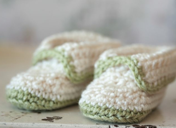 crochet-para-baby-crochet-bebé zapatos-con-hermosa-diseño-hermosa-zapatos de bebé