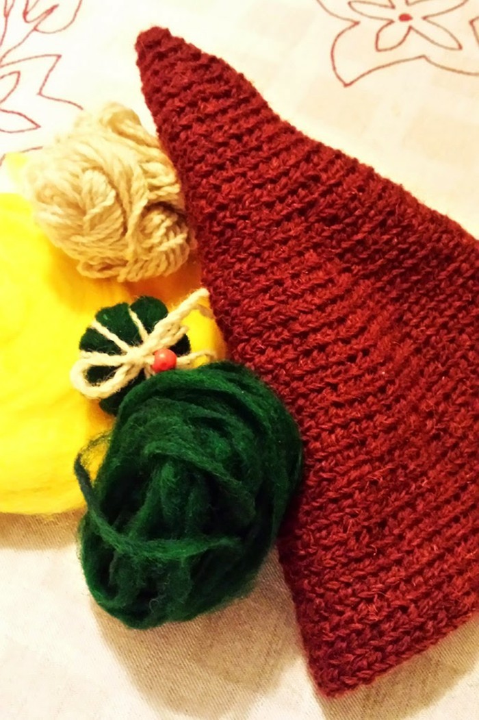 Плетене на една кука до Коледа-червено-ела