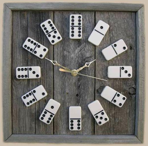 Drveni zidni sat dizajn ideja Domino zid