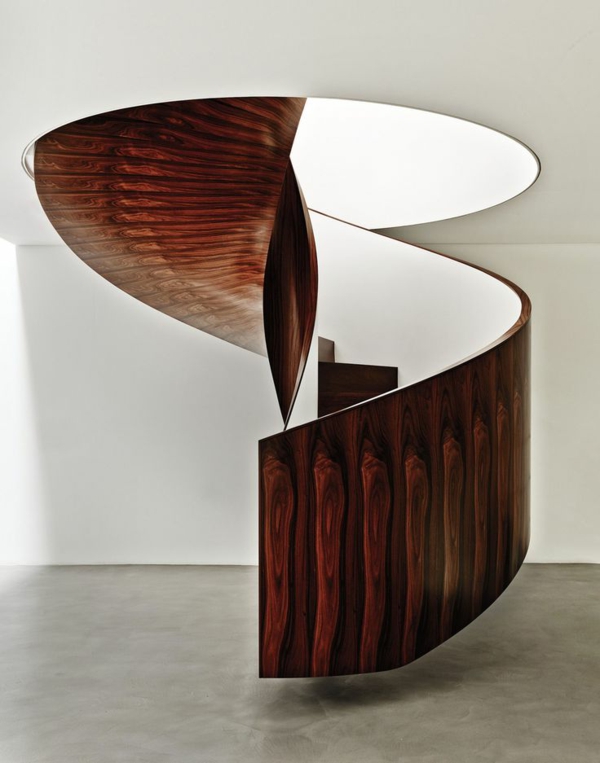 spirale en bois escalier-avec-une conception originale